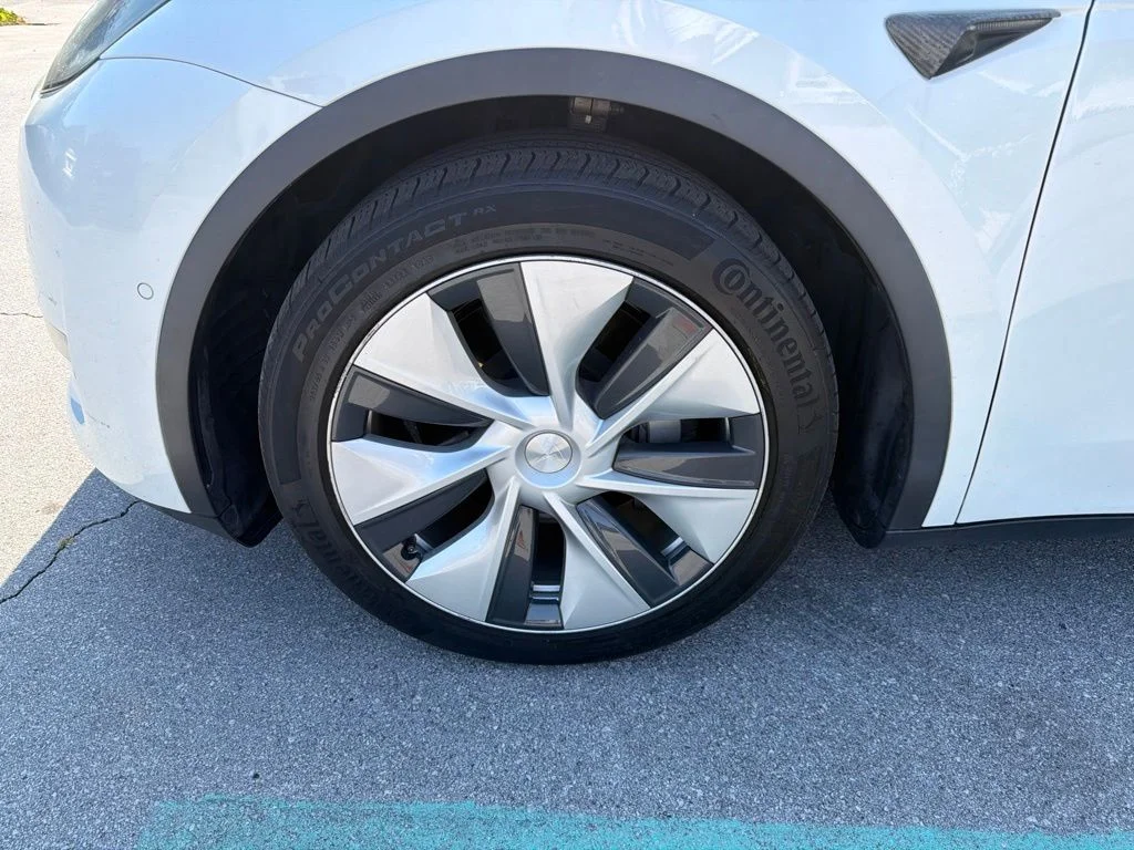 Used 2021 White Tesla Long Range image 12