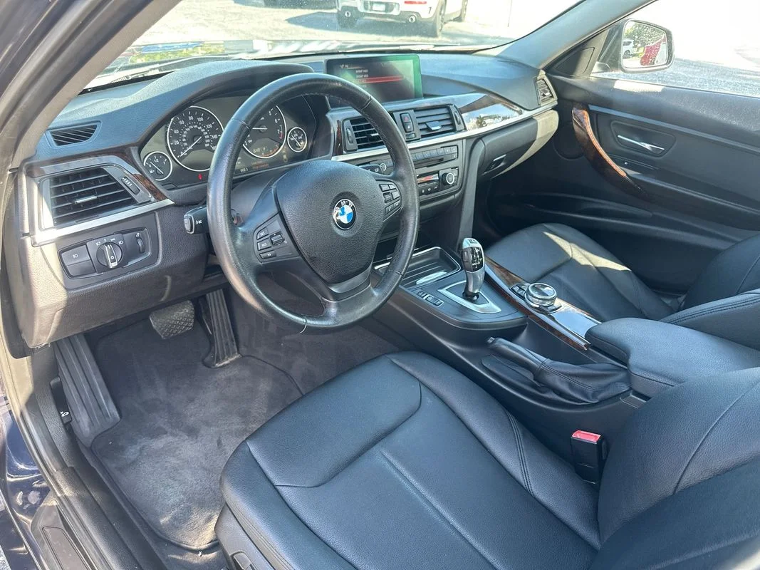 Used 2014  BMW xDrive image 18