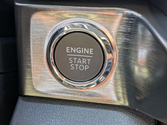 New 2026 Star White Metallic Tri-Coat Ford F-250® Lariat® image 25