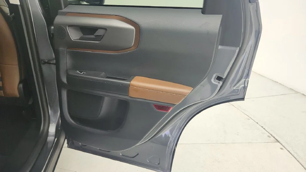 Used 2025  Ford Outer Banks image 32