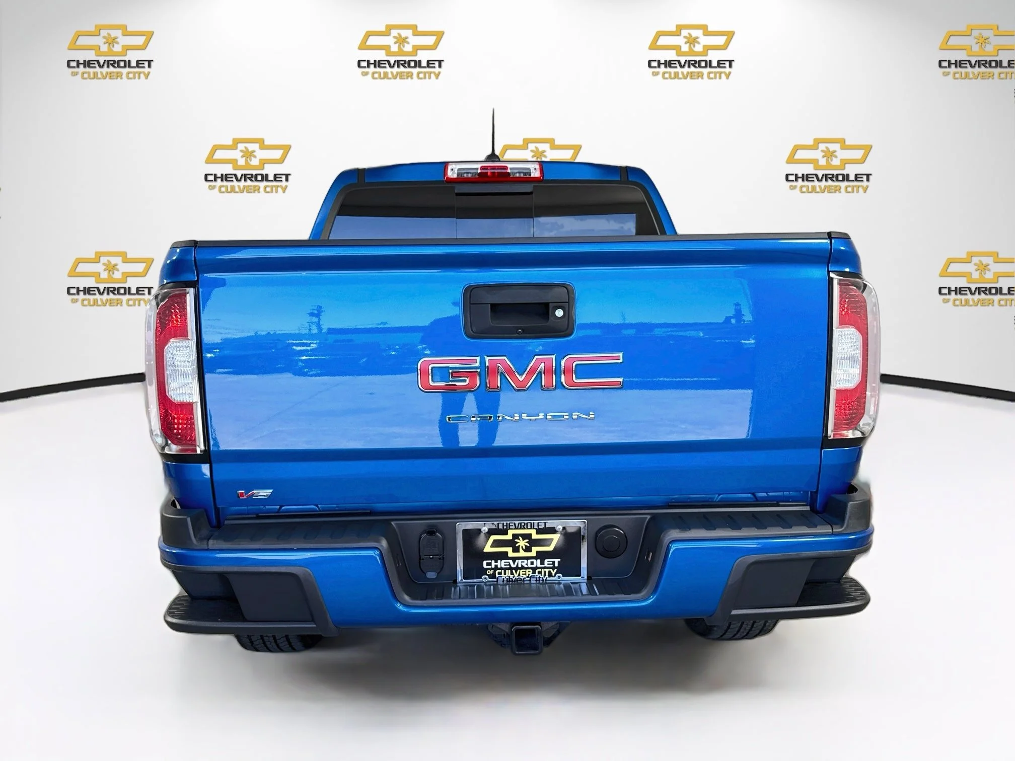 Used 2022 Dynamic Blue Metallic GMC Elevation image 7