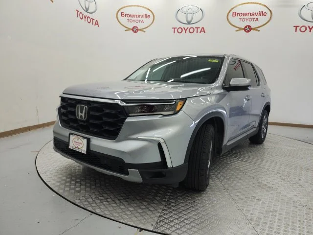 Used 2025  Honda EX-L image 2