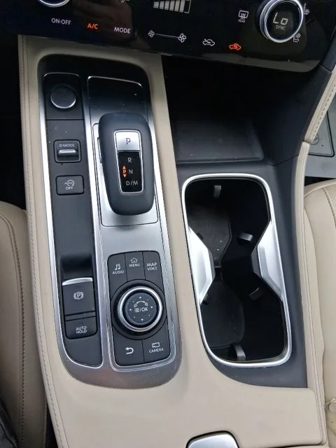 Used 2024 Red INFINITI LUXE image 12