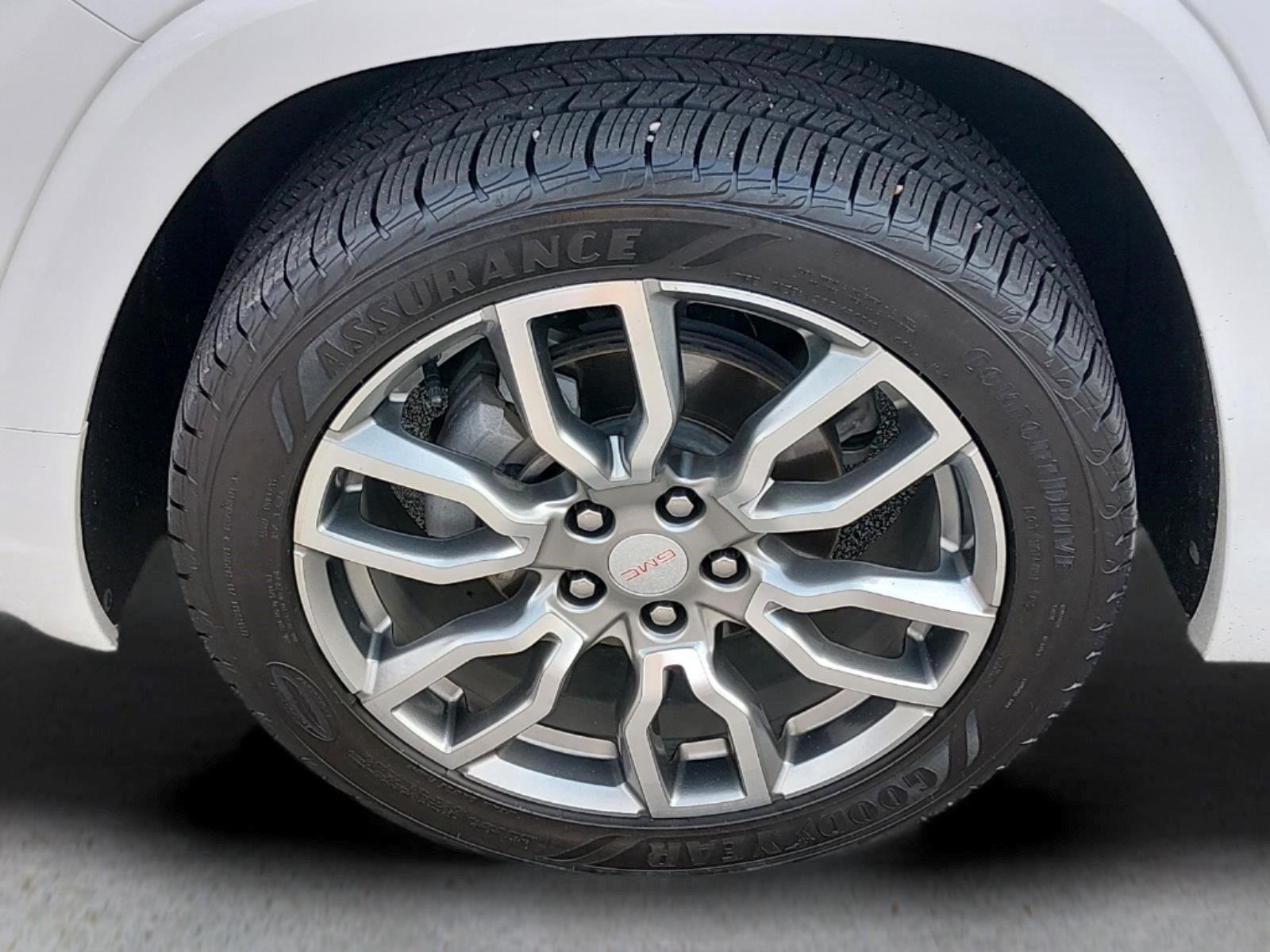 Used 2024 White Frost Tricoat GMC Denali image 11
