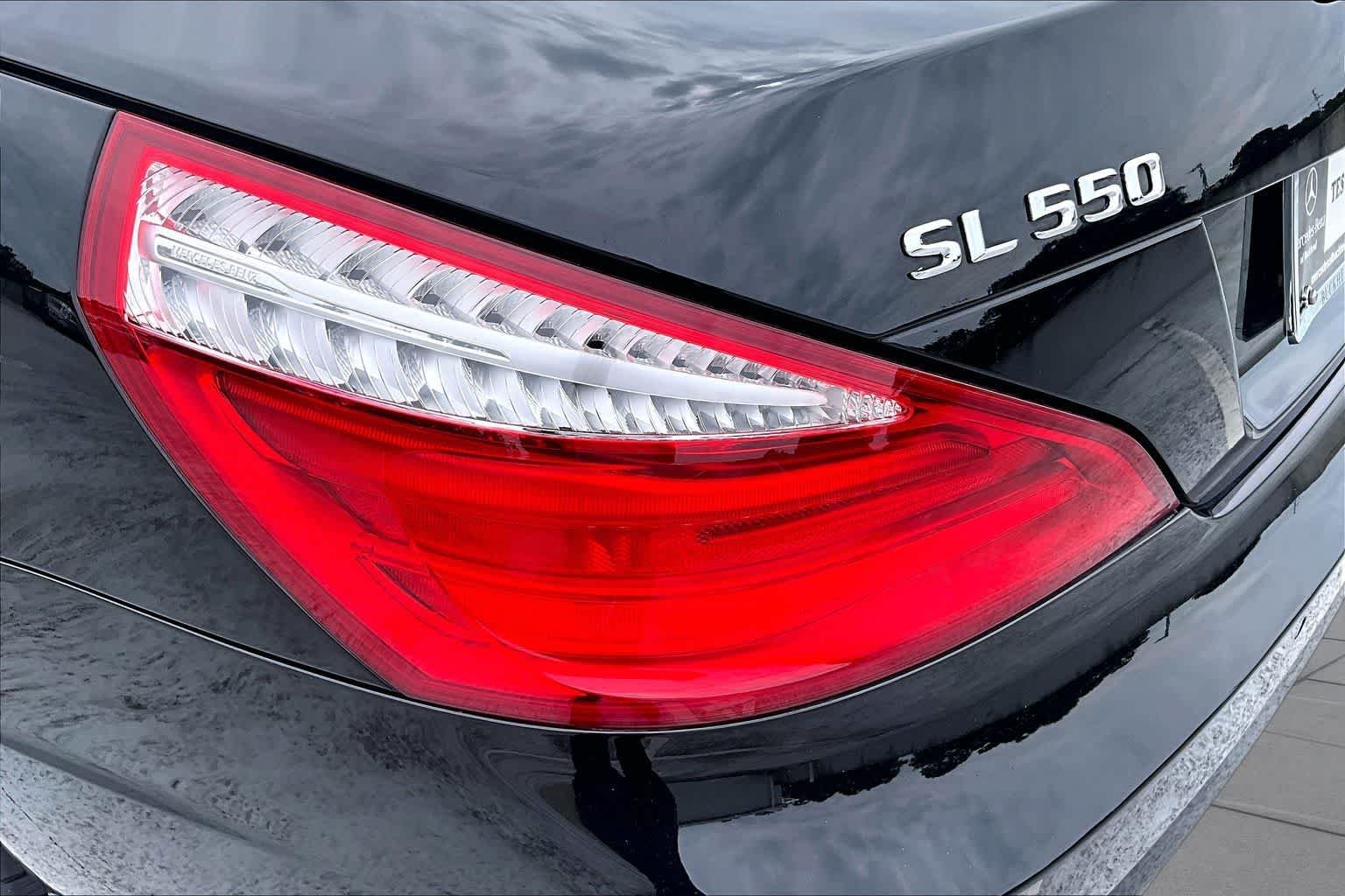 Used 2015 designo Mocha Black Metallic Mercedes-Benz SL 550 image 25