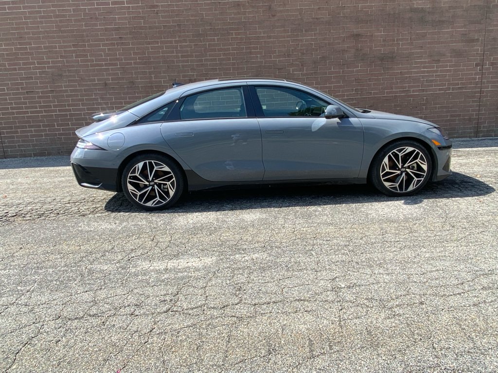 Used 2024 Transmission Blue Hyundai Limited image 6