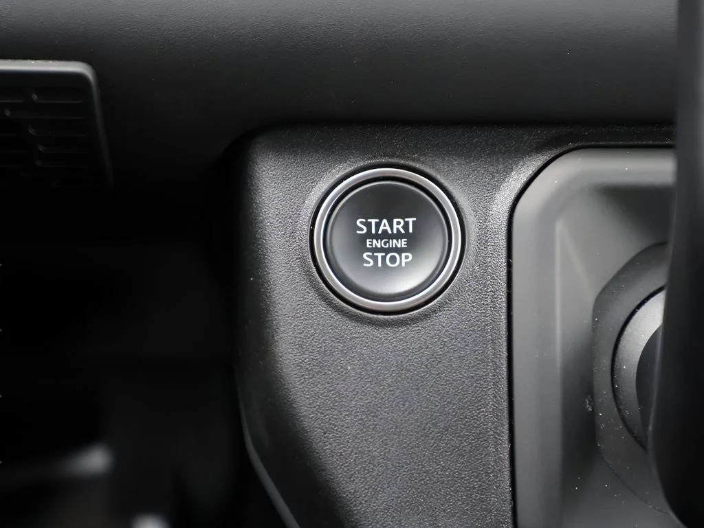 Certified Used 2024 Silicon Silver Premium Metallic Land Rover X-Dynamic SE image 26