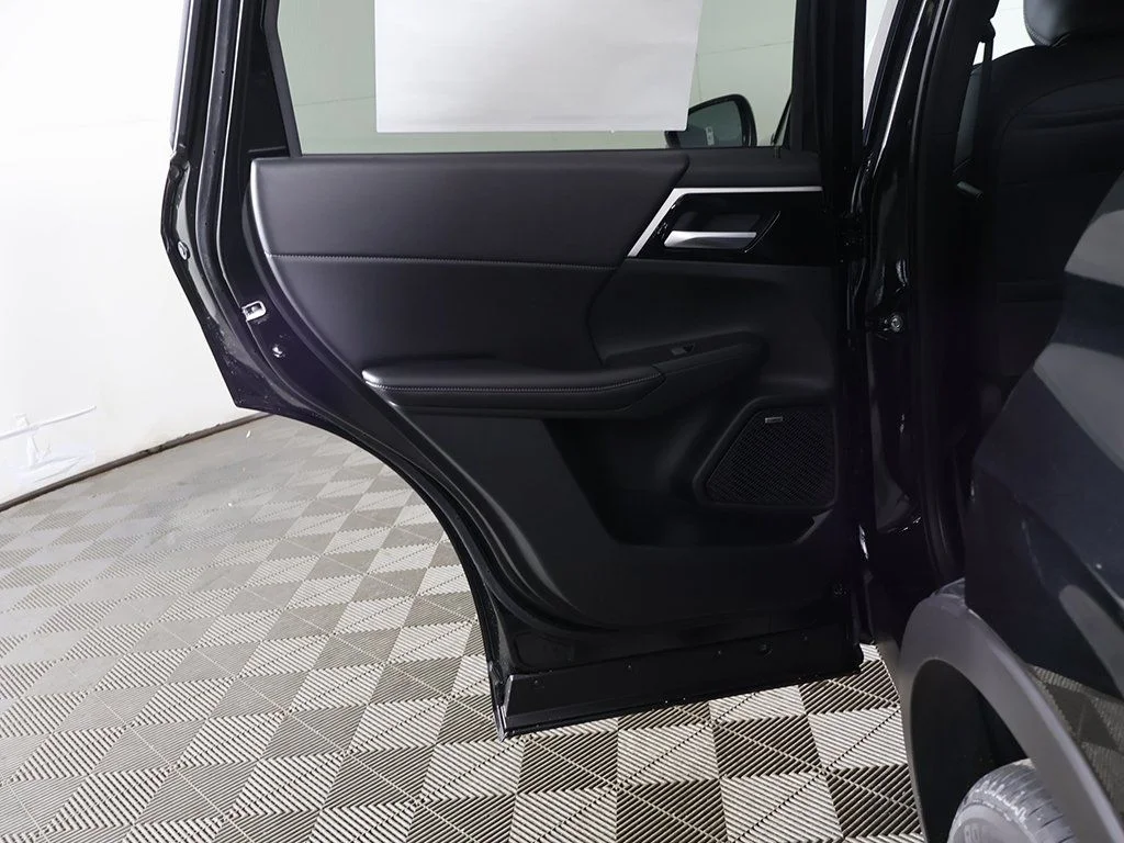 New 2026 Black Mitsubishi SE image 24