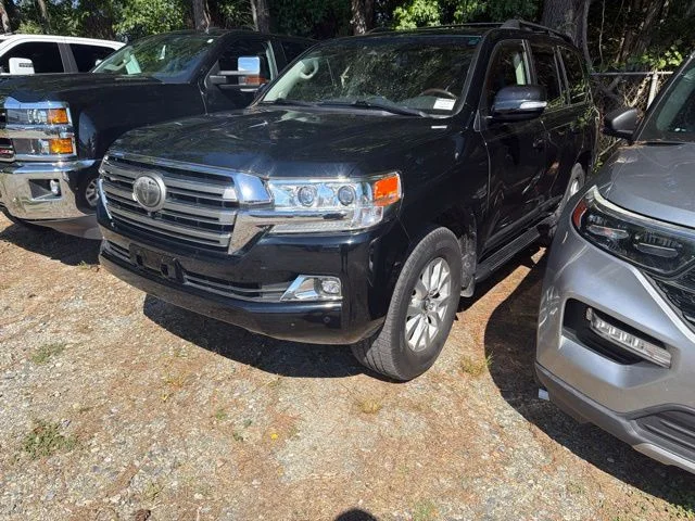 Used 2017  Toyota Base image 3
