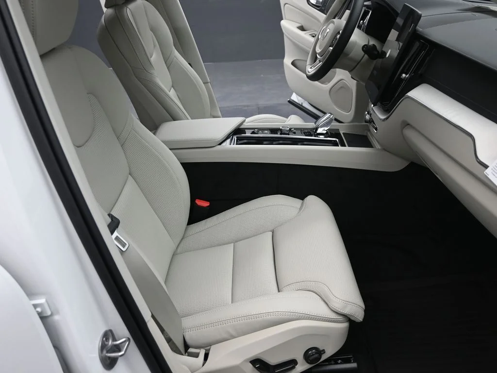 New 2026 White Volvo T8 Ultra image 26