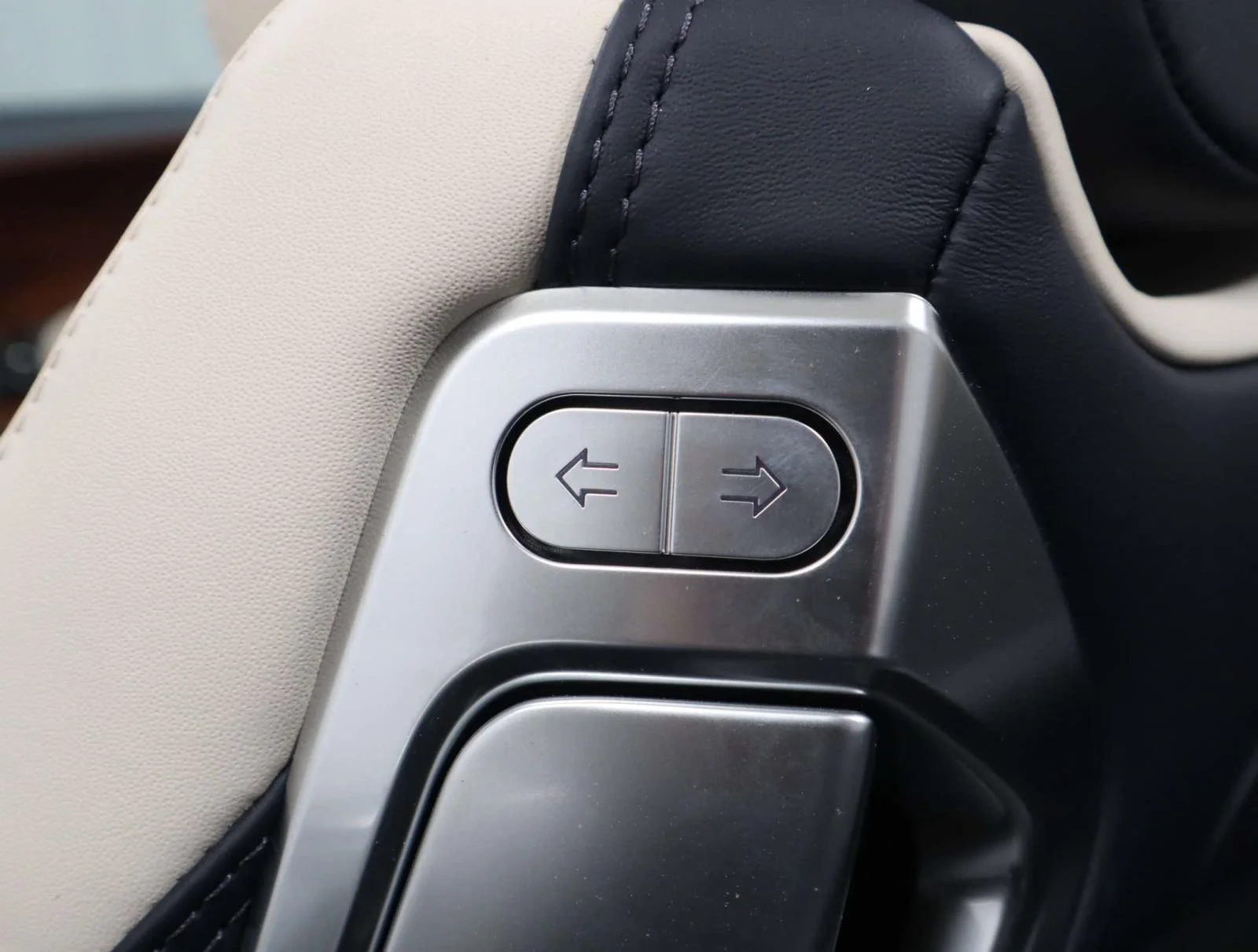 Used 2025 Glacier White Bentley GT Speed Convertible image 19