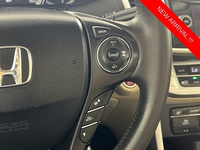 Used 2014 Basque Red Pearl II Honda Touring image 13