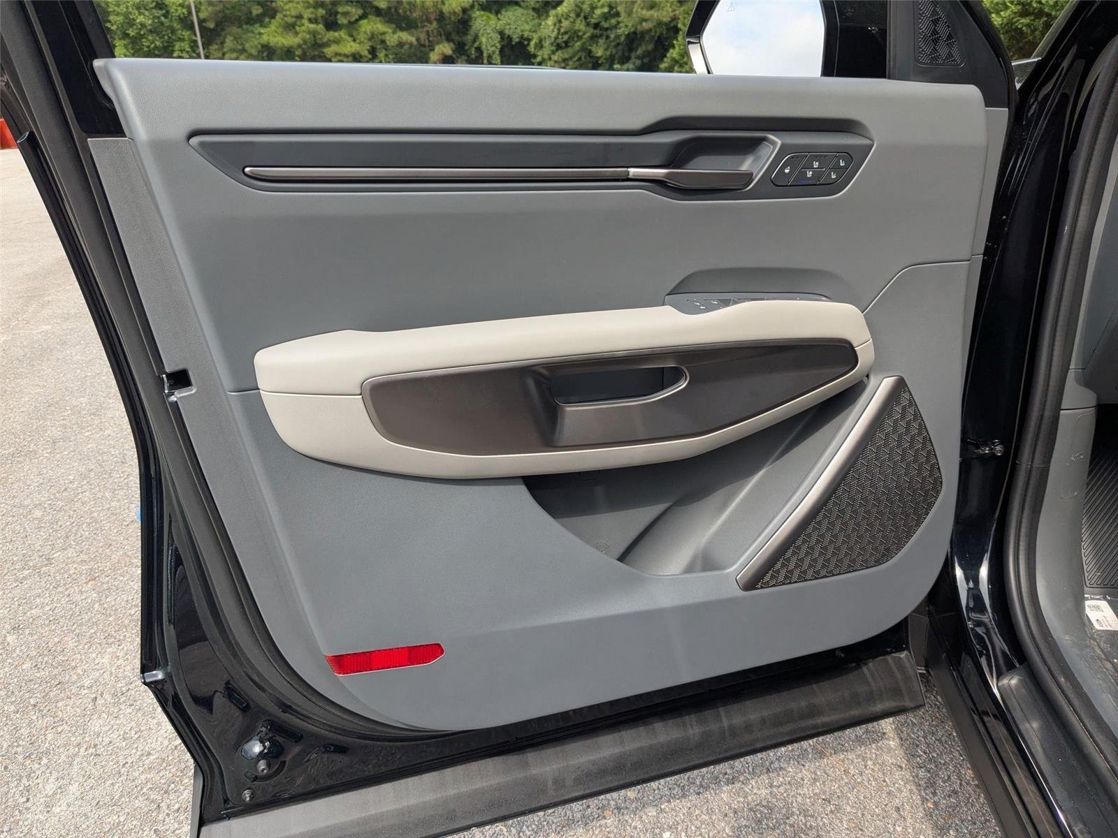 New 2026 EBONY BLACK KIA WIND image 11