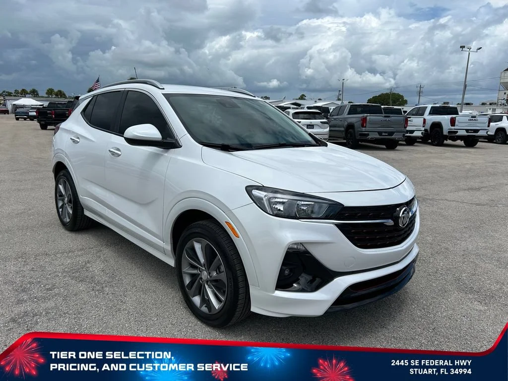 Used 2023 White Frost Tricoat Buick Select image 3