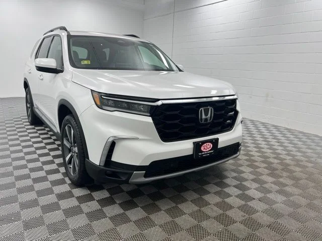 Used 2023 White Honda Touring image 1