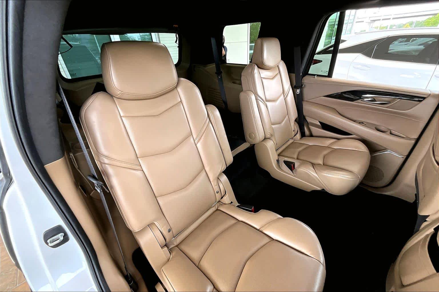 Used 2020 Crystal White Tricoat Cadillac Platinum image 17