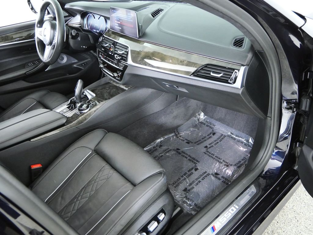Used 2018 Carbon Black Metallic BMW M550i xDrive image 20
