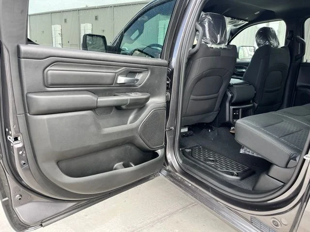 New 2026 Granite Crystal Metallic Clear-Coat Exterior Paint RAM Warlock image 17