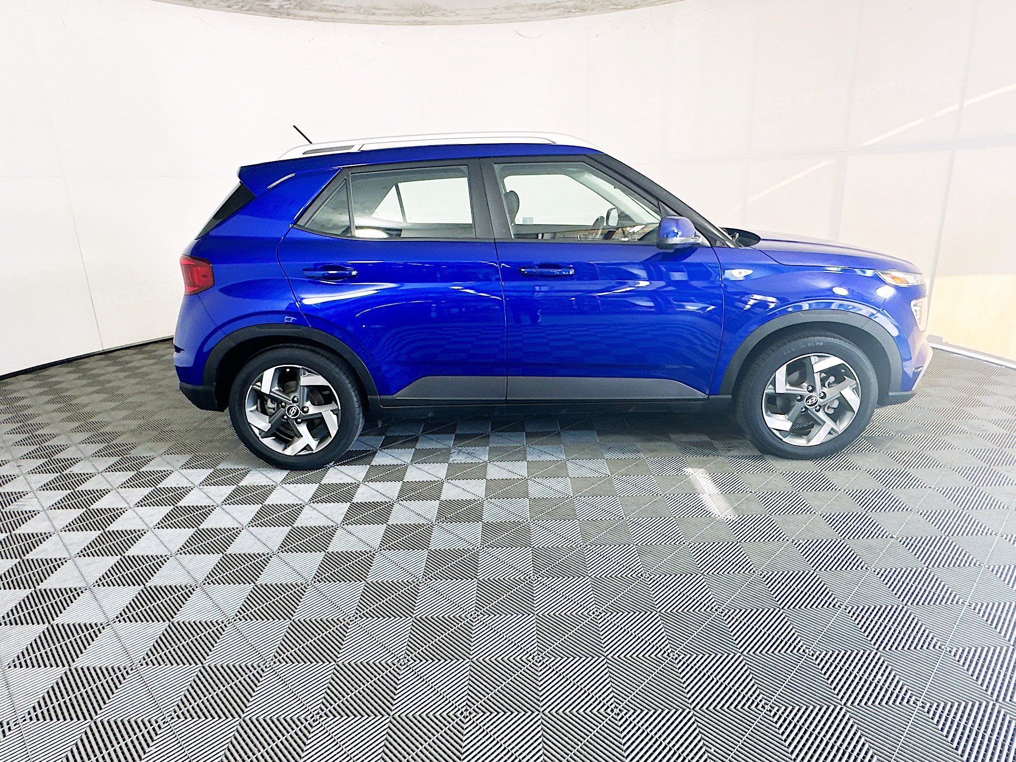 Used 2025 Intense Blue Hyundai SEL image 2