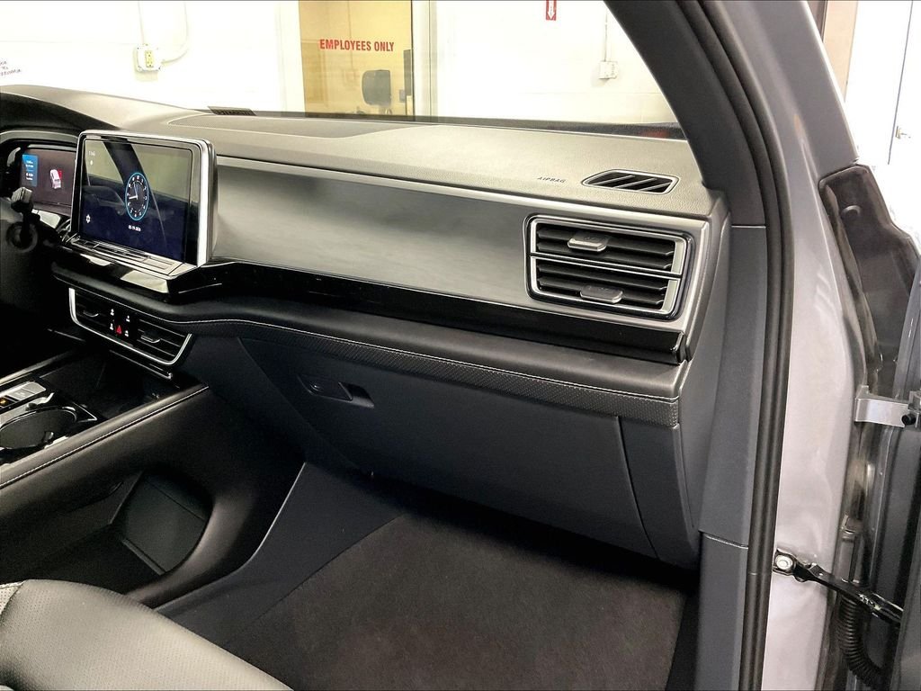 Used 2026 Silver Volkswagen 2.0T SE w/Technology image 13