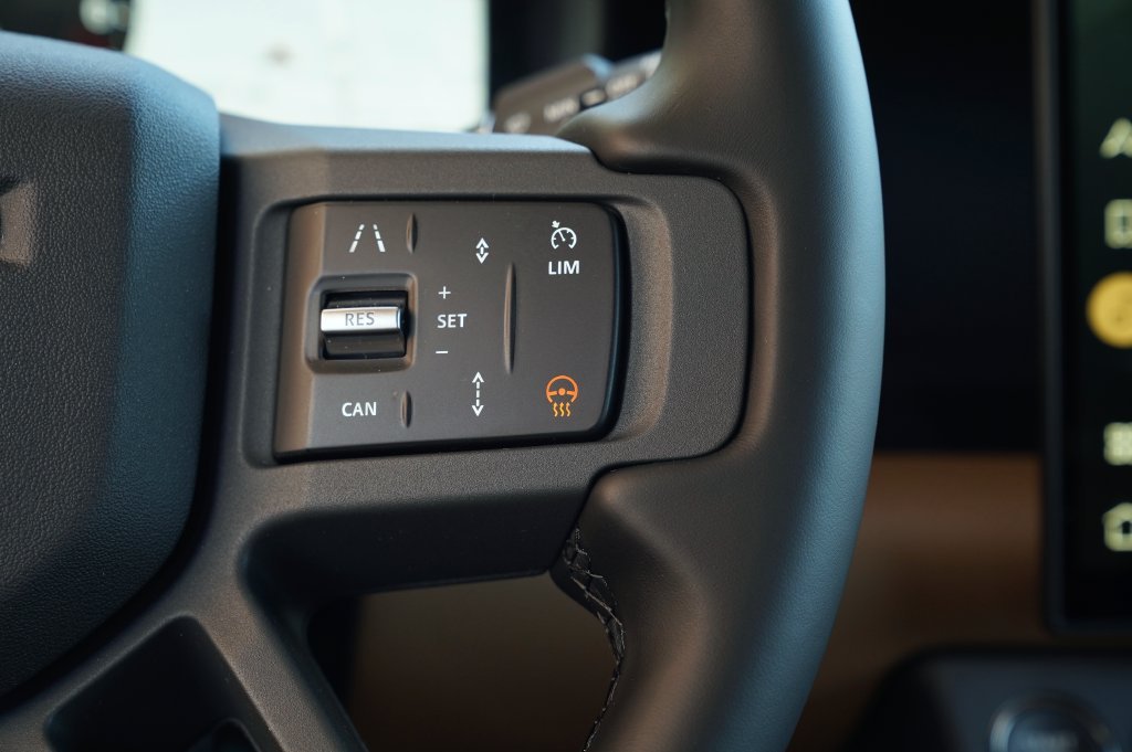 New 2026 Fuji White Land Rover X-Dynamic SE image 18