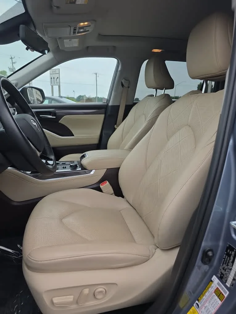 Used 2021 Moon Dust Toyota Platinum image 14