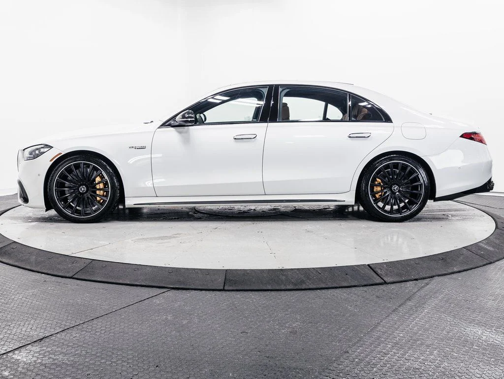 Used 2025 MANUFAKTUR Moonlight White Metallic Mercedes-Benz S 63 E AMG® image 4