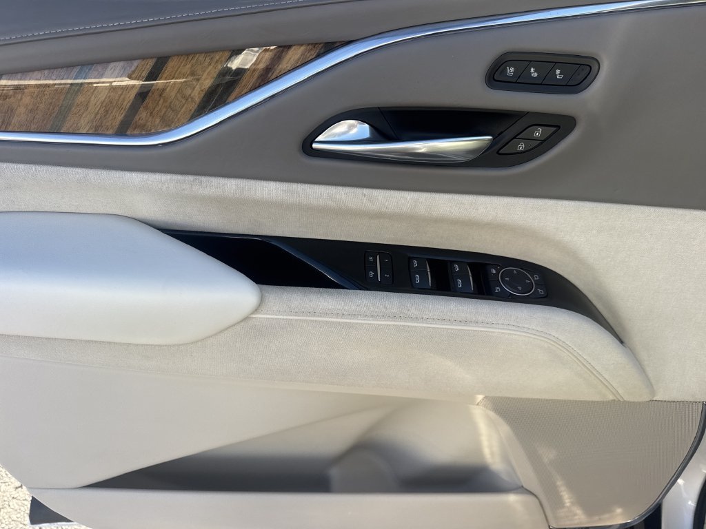 Used 2021 White Cadillac Sport Platinum image 10