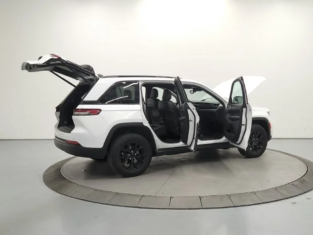 Used 2024 White Jeep Altitude image 13