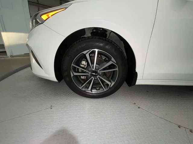 Used 2023 White Kia LXS image 10