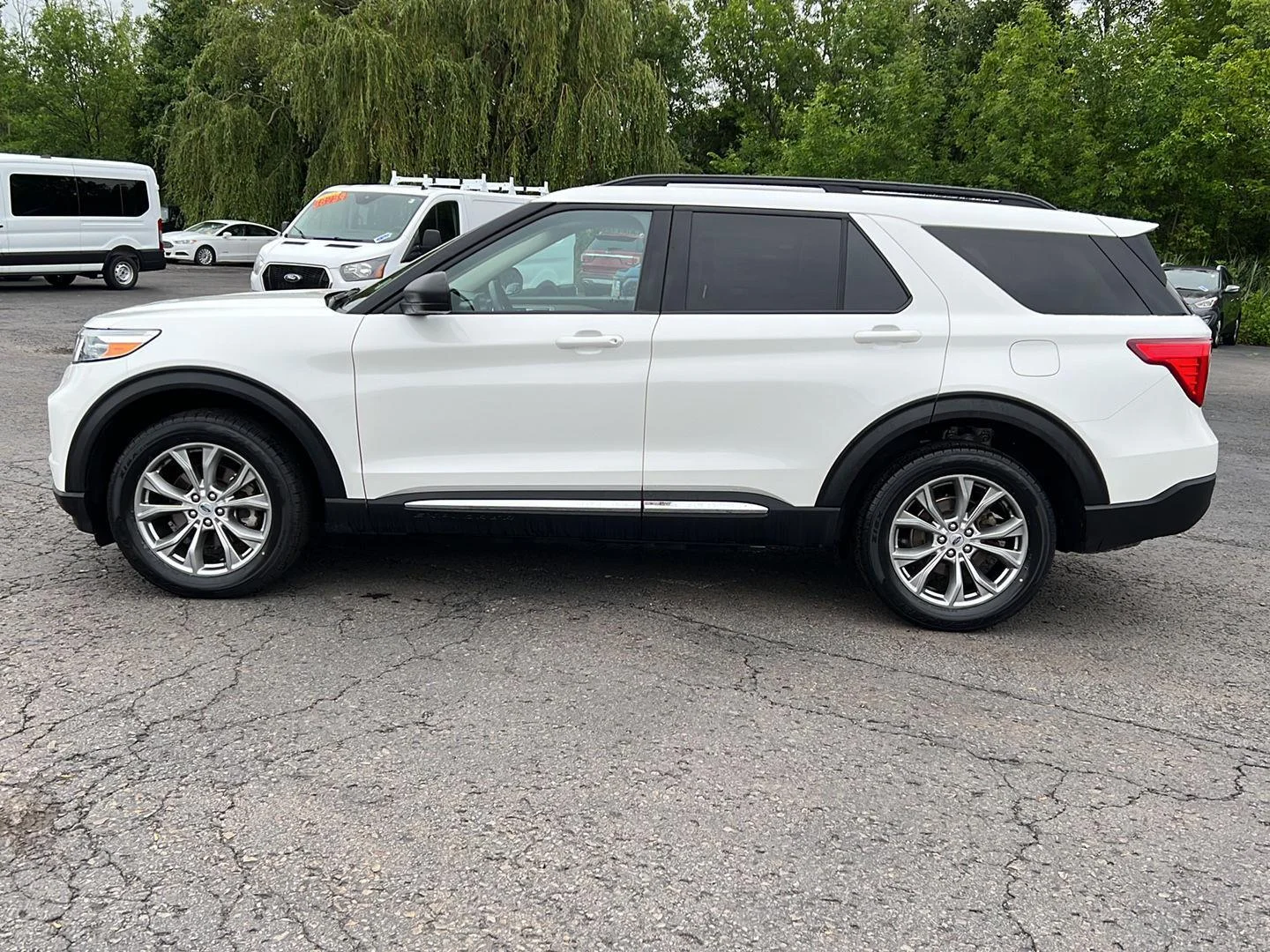 Used 2023 Star White Metallic Tri-Coat Ford XLT image 17