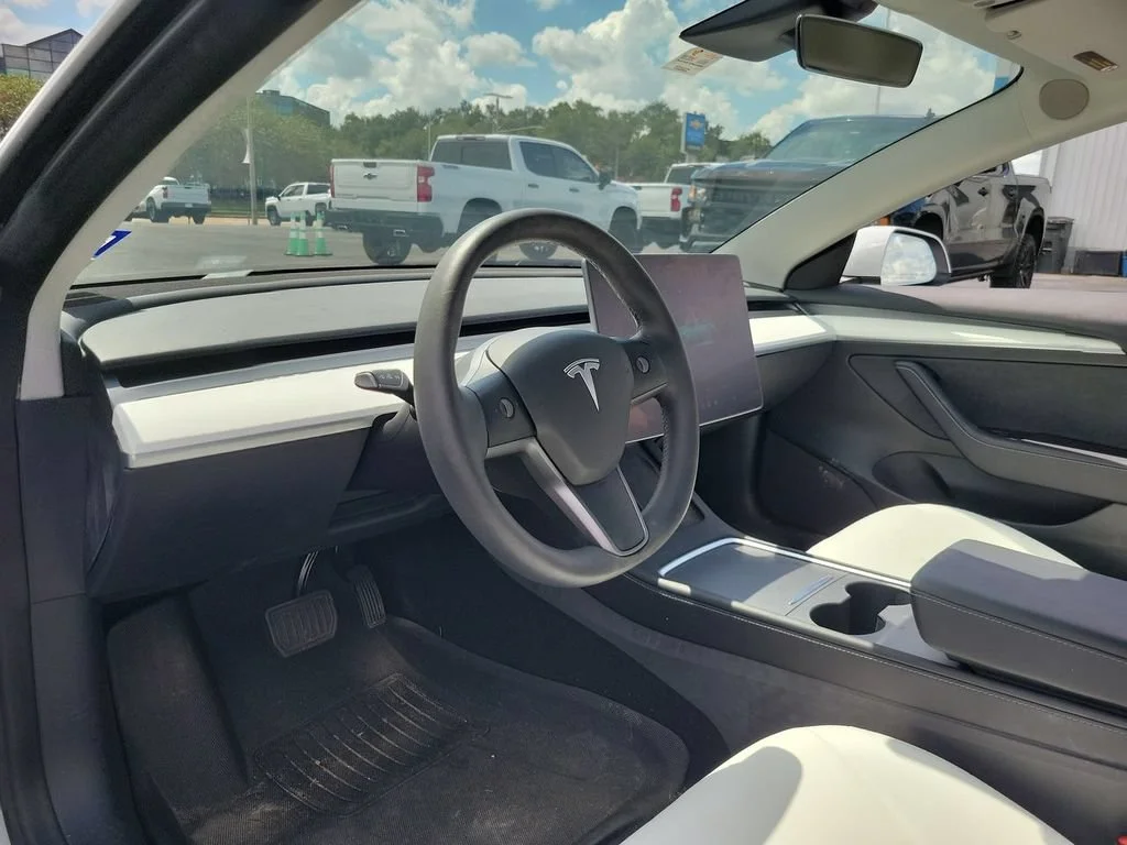 Used 2022 White Tesla RWD image 10