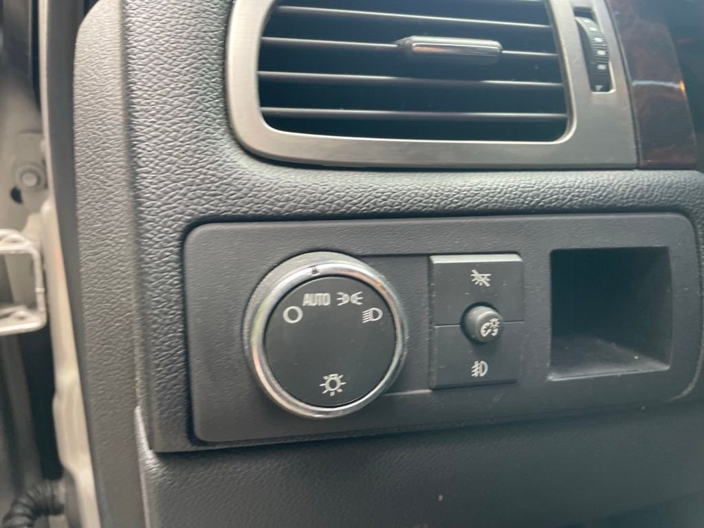 Used 2007 Silver Birch Metallic GMC Denali image 9