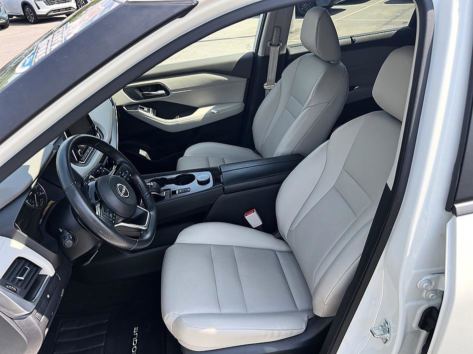 Used 2023 Pearl White Tricoat Nissan SV image 13