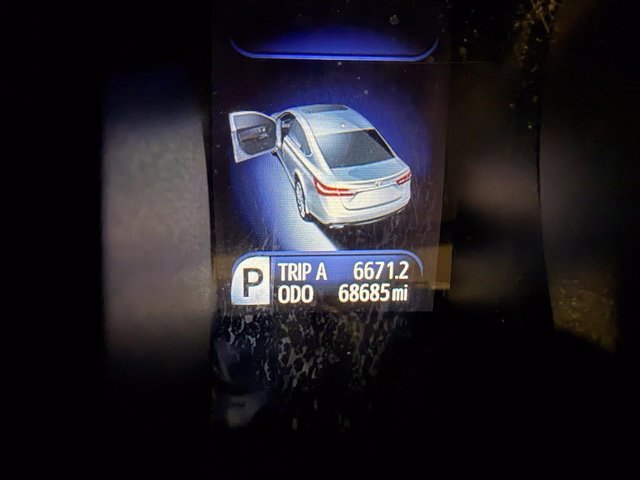 Used 2017 White Toyota XLE image 5