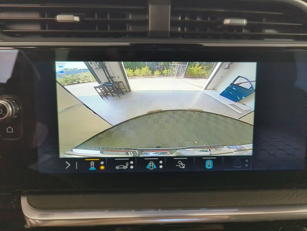 Used 2023 White GMC Denali image 24
