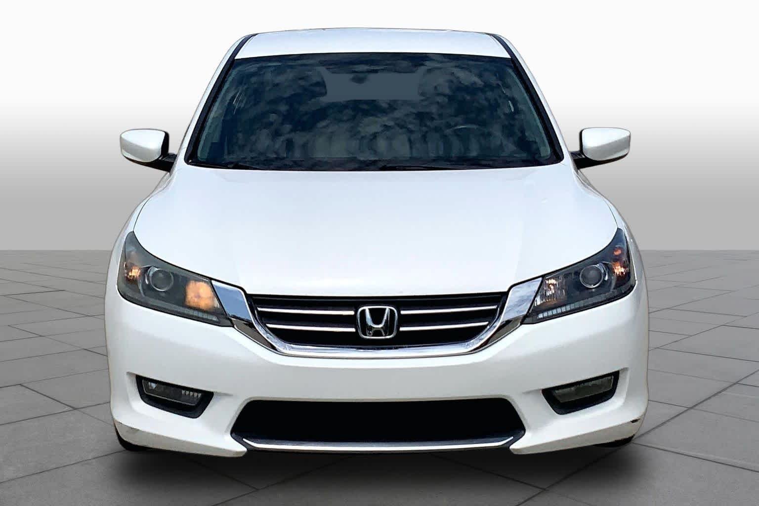 Used 2015 WHITE ORCHID PEARL Honda Sport image 4