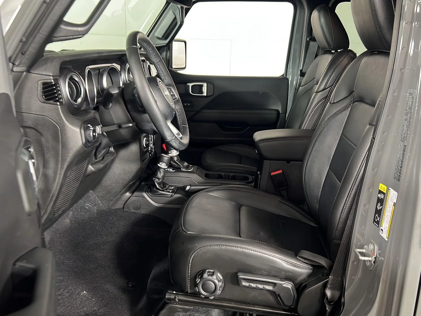 Used 2023 Sting-Gray Clearcoat Jeep Altitude image 13