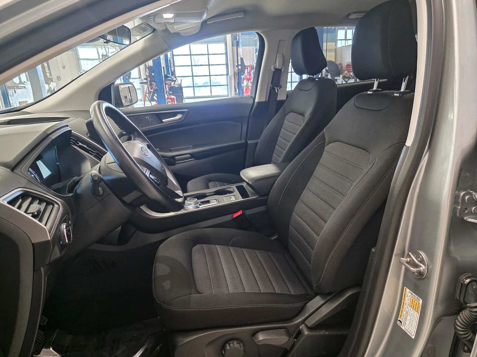 New 2024 Iconic Silver Metallic Ford SE image 21