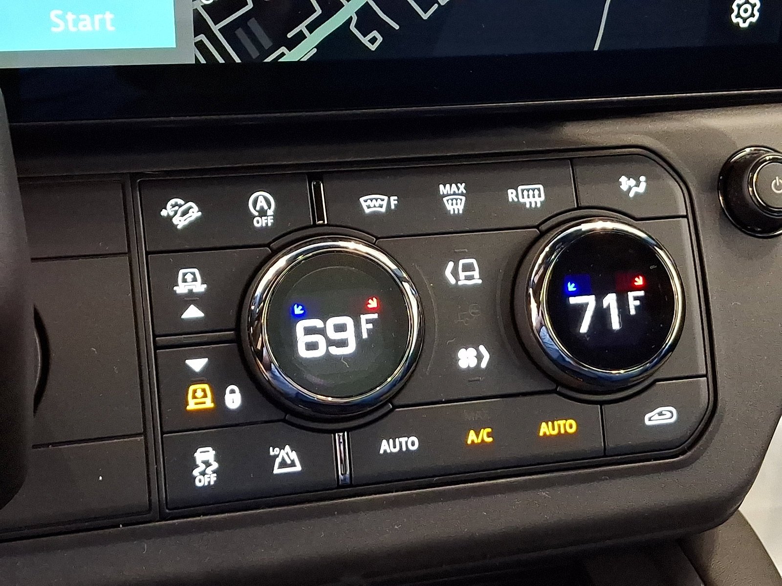 2026 Land Rover Defender OCTA - Photo 13