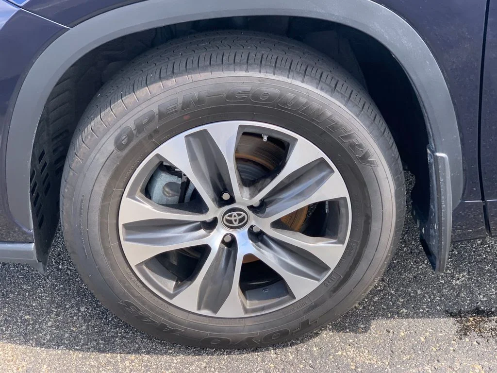 Used 2024  Toyota XLE image 32
