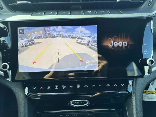 New 2027 Bright White Clear-Coat Paint Jeep Laredo Altitude image 50