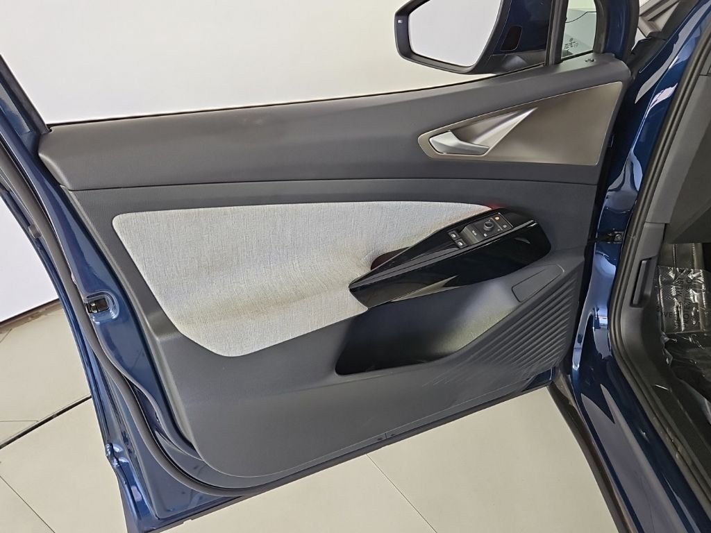 Used 2023 Blue Volkswagen Pro image 11