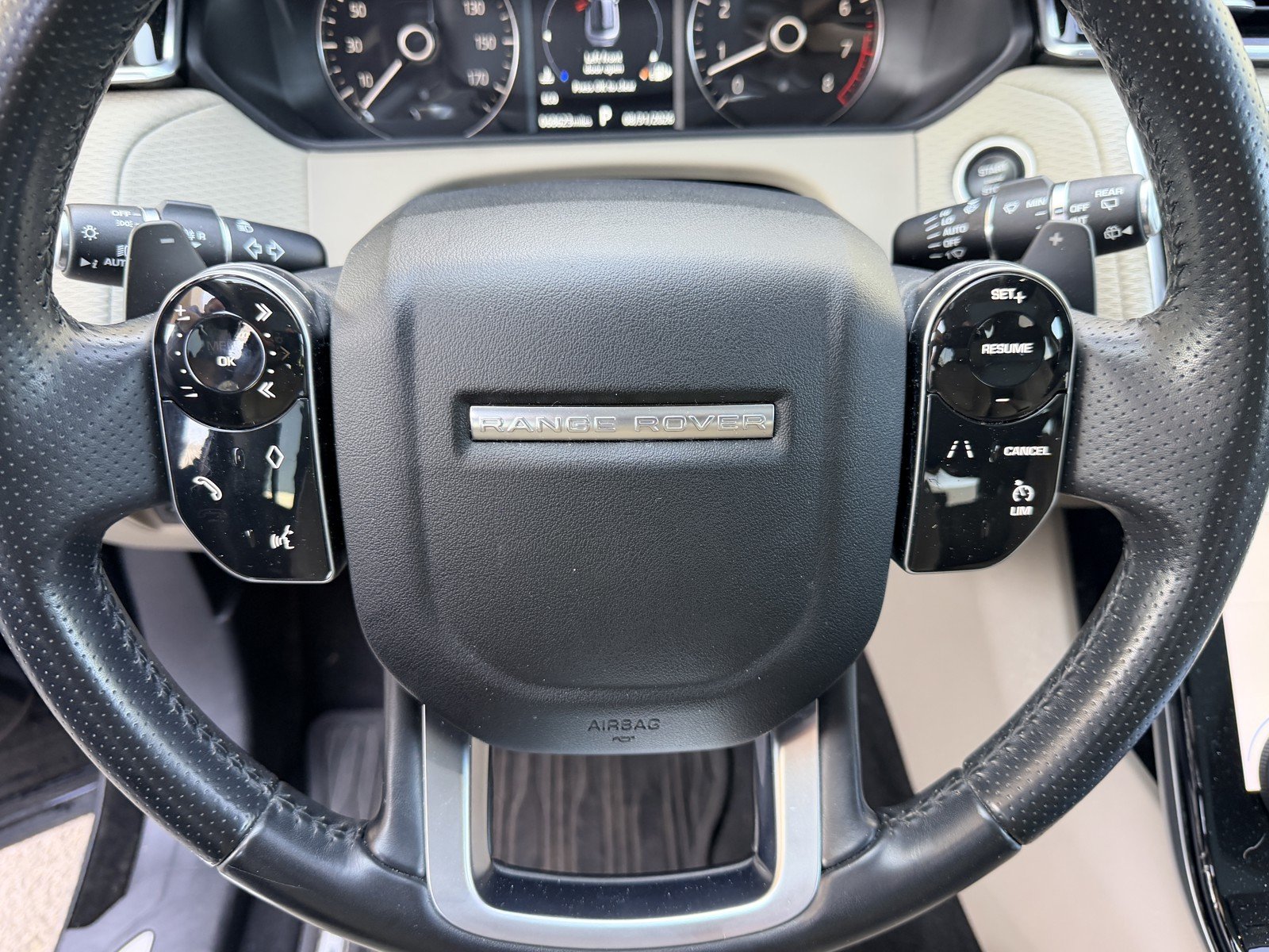 Used 2018 Narvik Black Land Rover S image 10