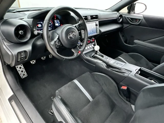 Used 2023  Toyota Premium image 7