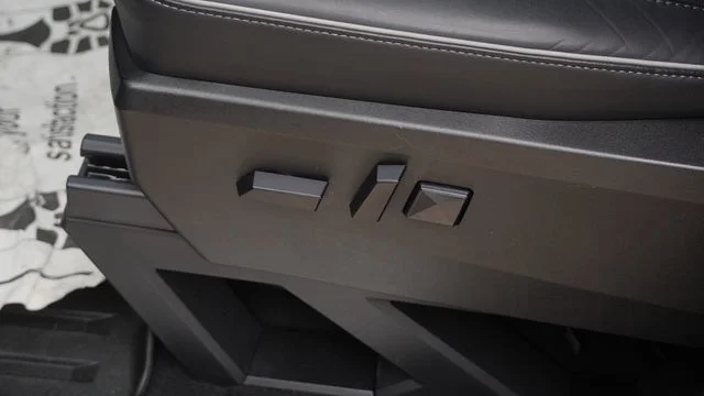 2024 Tesla Cybertruck Base - Photo 19