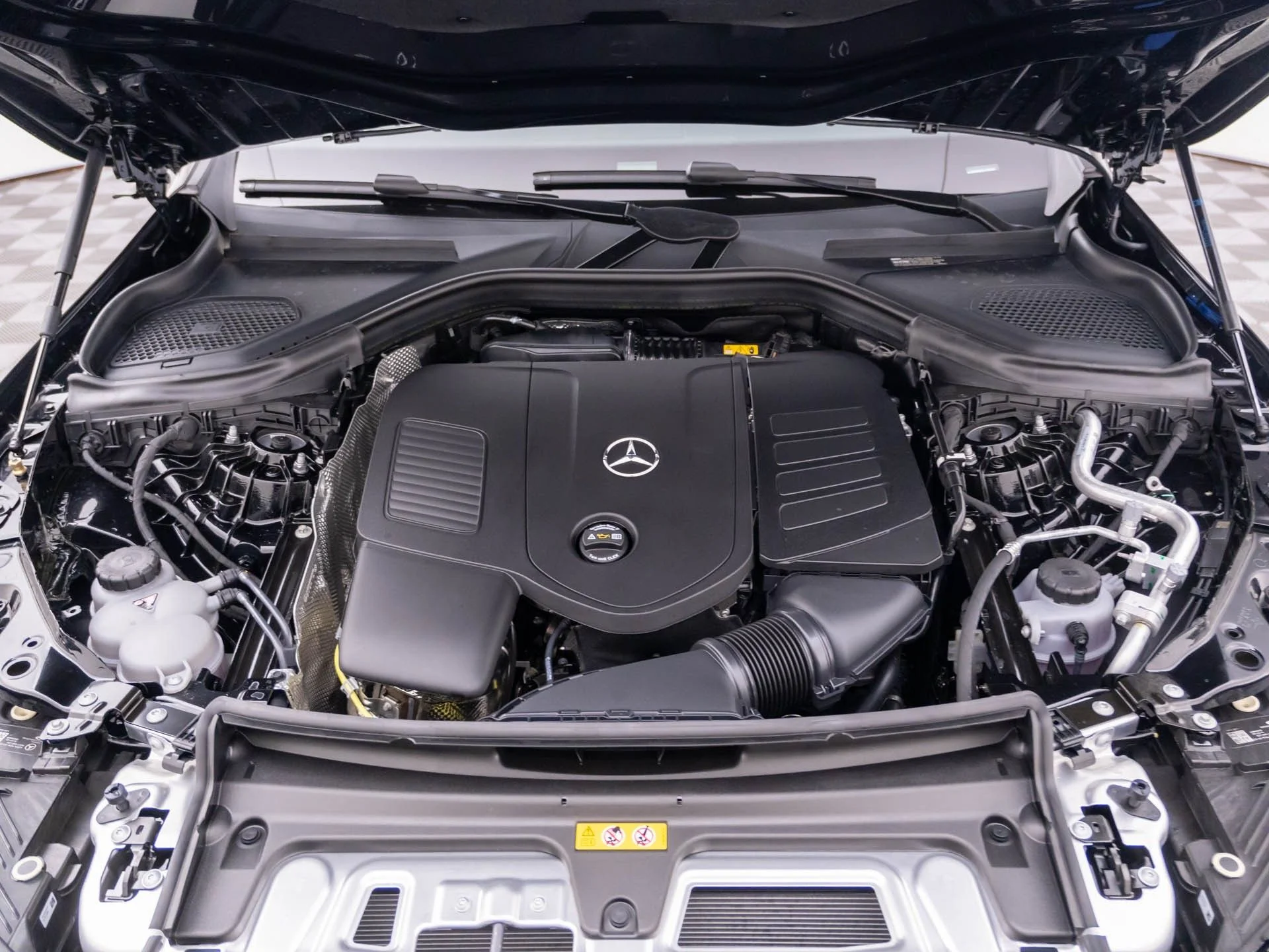 New 2027 Black Mercedes-Benz GLC 300 image 34