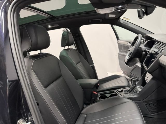 Certified Used 2022 Deep Black Pearl Effect Volkswagen 2.0T SE R-Line Black image 24