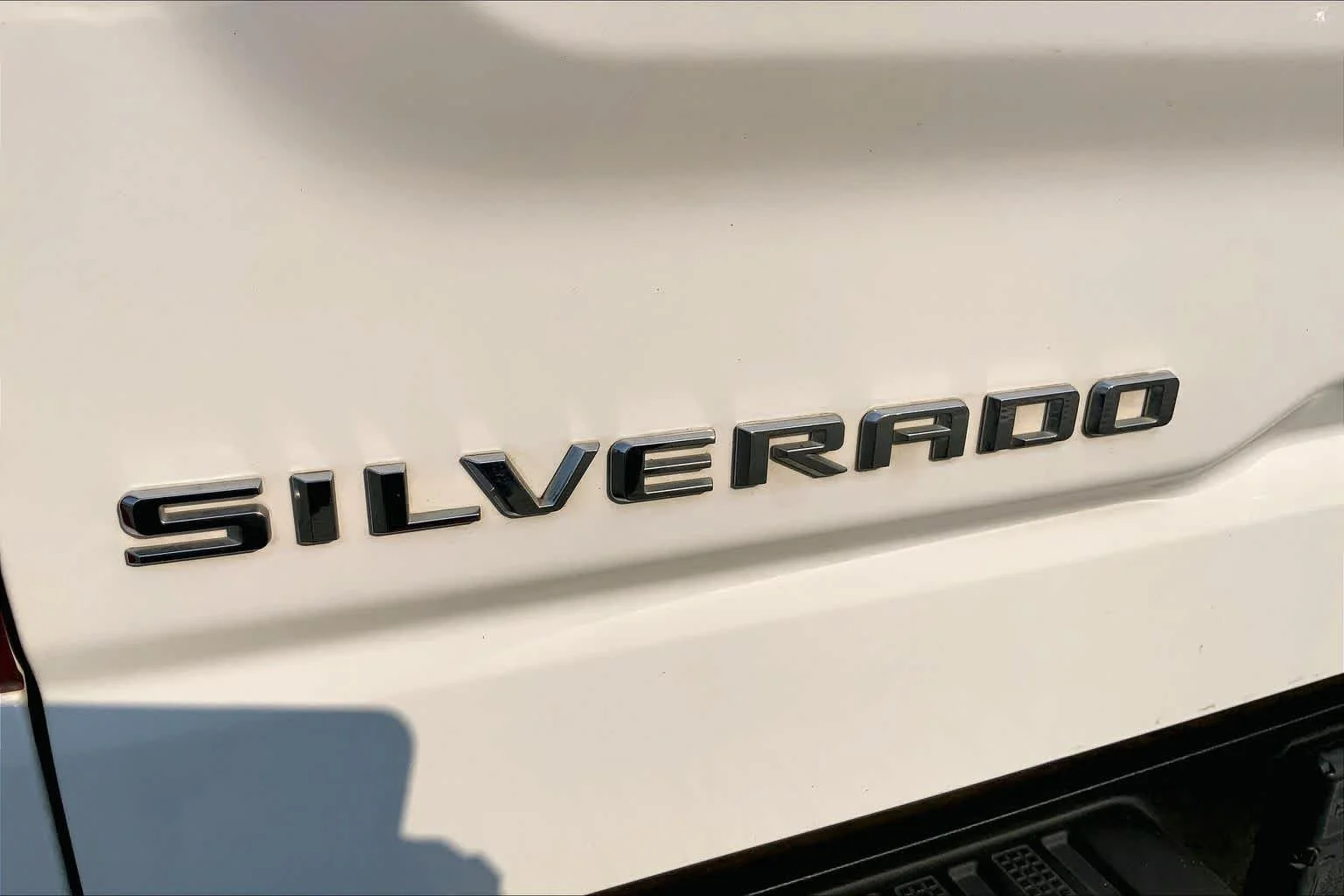 Used 2022 Summit White Chevrolet LTZ image 31