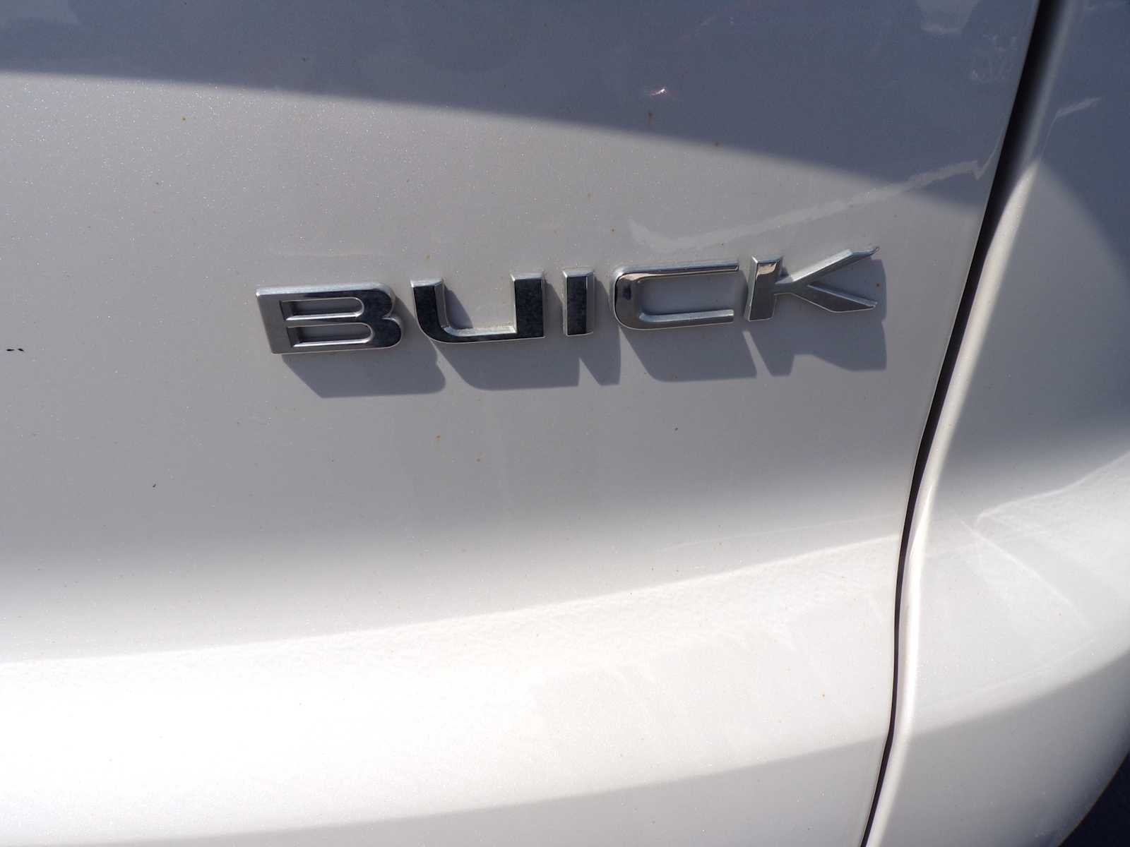 Used 2025 White Frost Tricoat Buick Avenir image 24